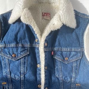 Levi’s sherpa vest